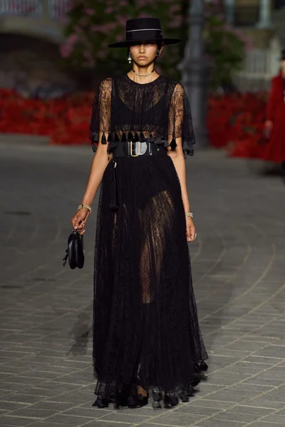 Look 24